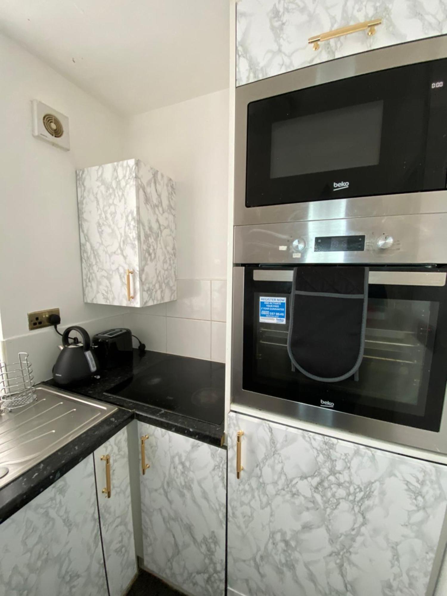 Aquarius Apartment - Sea View - Sleeps Seven แบล็คพูล ภายนอก รูปภาพ